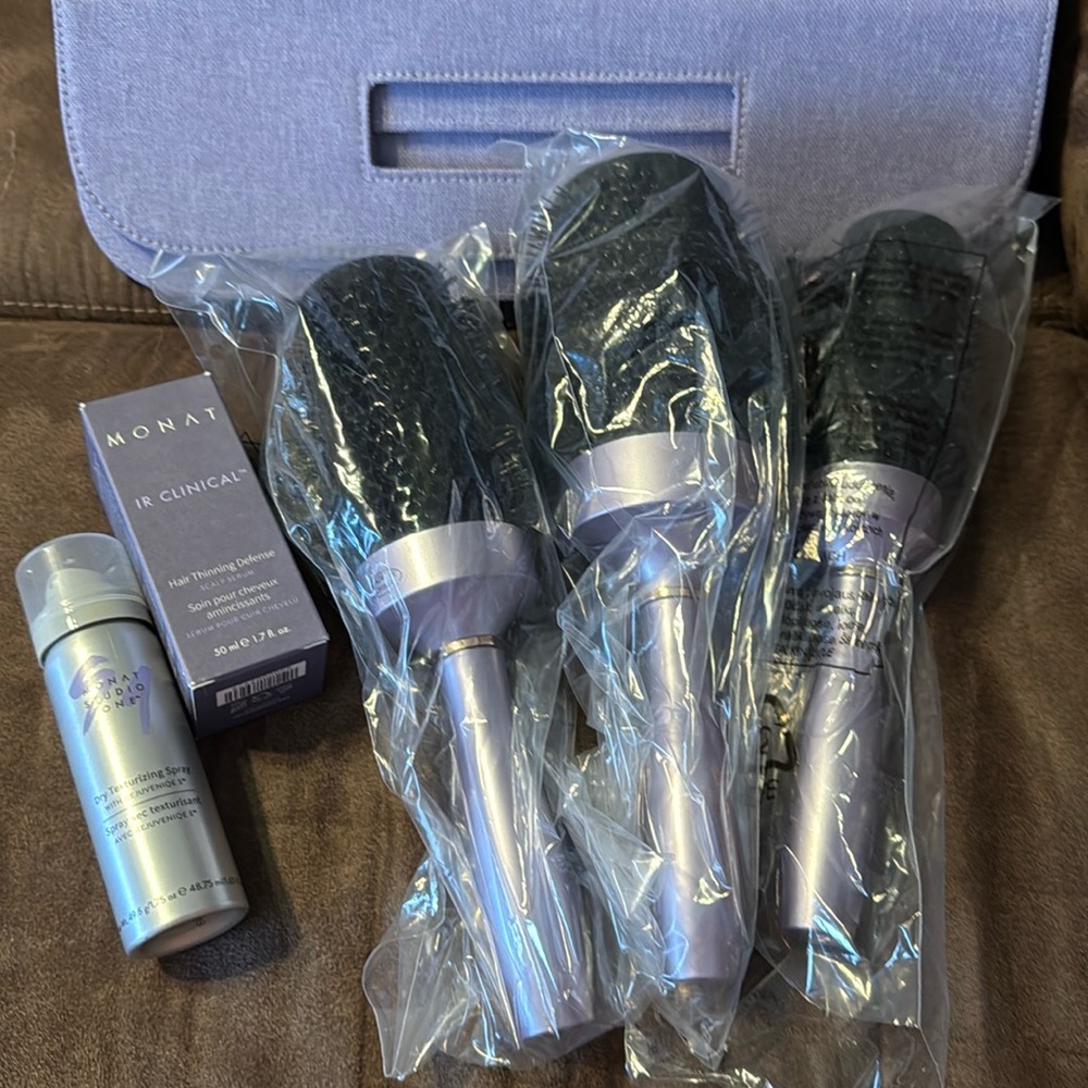 Monat Brush set, IR Clinical Serum and Dry Texturizing Spray Bundle